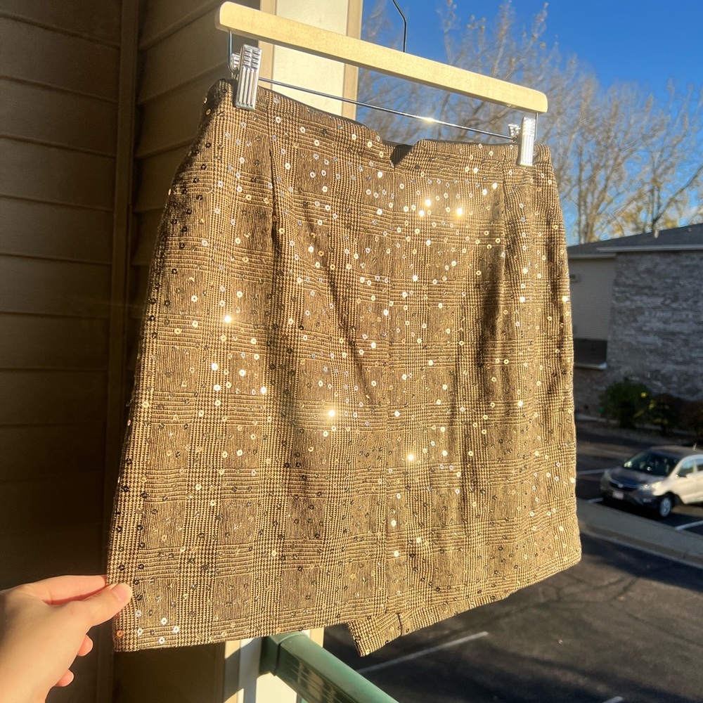 🆕 DKNY Gold Metallic Sequin Wrap Mini Skirt Size 8 Asymmetrical Holiday Party - Picture 8 of 16